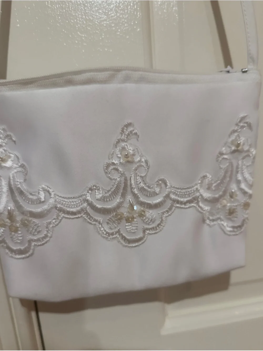 Source Unknown White Embroidered Kids Shoulder Bag